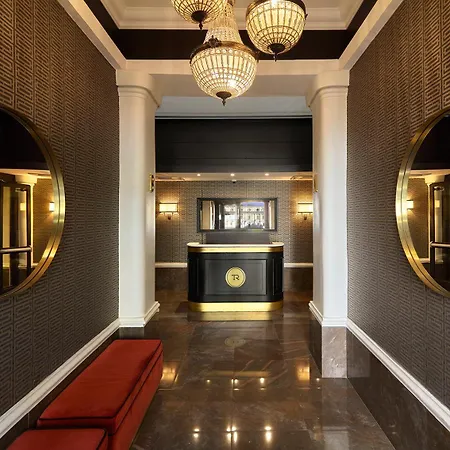 מלון Trianon Borgo Pio 4*