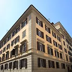 特里亚诺公寓酒店