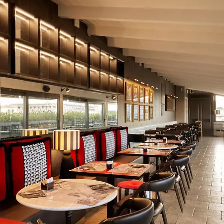 酒店 特里亚诺公寓酒店 4*